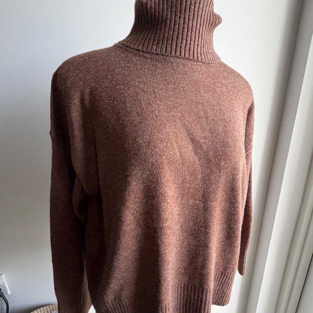 Mod Ref Open Back Sweater Size Medium - Picture 3 of 6